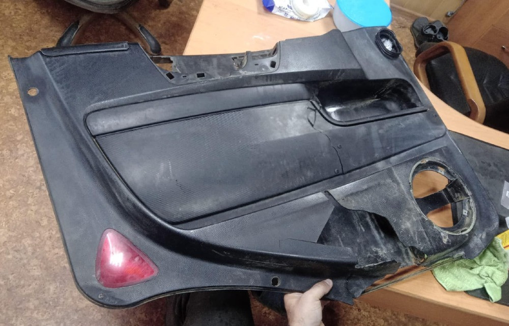 Нужна левая дверная карта Iveco Tracker 2013г. Вся Россия - изображение 1