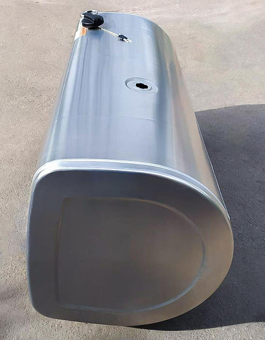 Интересует бак Вольво на 810 литра (без ступени, без ремонтов, без вмятин. Как на фото).  - photo 1