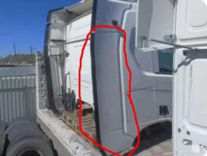 Нужен боковой правый спойлер с кронштейнами на Сканию 6-серии.  - photo 1