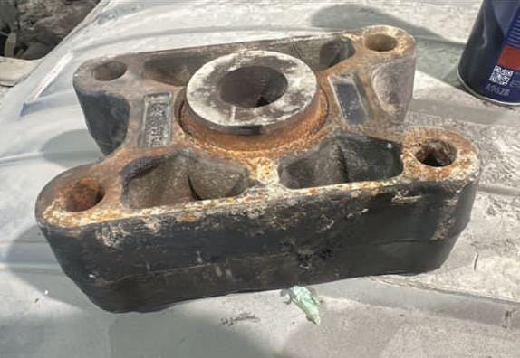 Ищу проставку под V-образную тягу Вольво фмх.  - photo 1