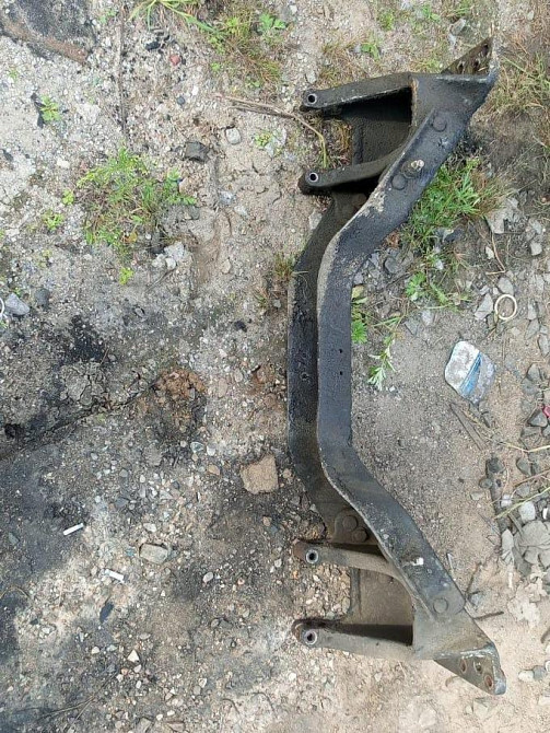 Ищу кронштейн на Вольво фш12 96 год. Под подушки. К нему крепятся кронштейны пневморессор.  - photo 1