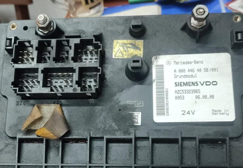Ищу блок предохранителей Мерседес A0004464058. Вся Россия - изображение 1