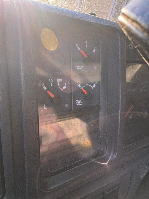 На Volvo FH12 2000г. куплю левую часть панели приборов. Вся Россия - изображение 1