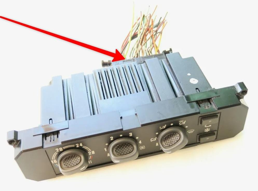 Ищу блок управления печкой iveco Stralis 2004г. Бюджет 20 000. Вся Россия - изображение 1