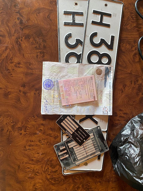 В наличии документы, шильдики без рамы на тягач Volvo FH12 2000 года. Вся Россия - изображение 1