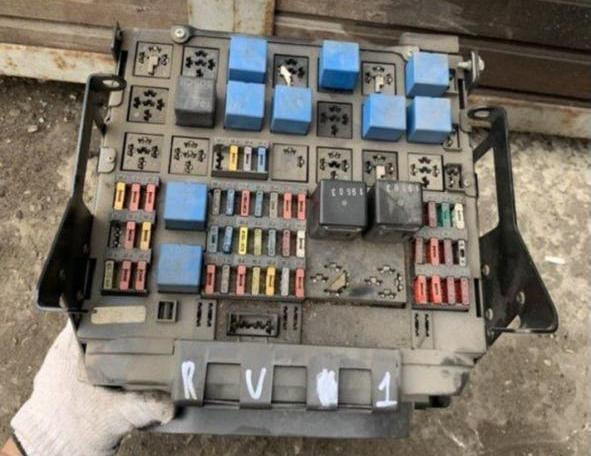 Ищу блок предохранителей Рено dxi 5010466930.  - photo 1
