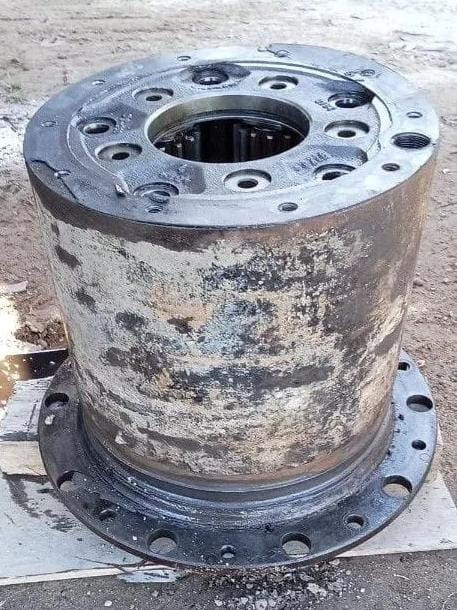 Ищу корпус бортового редуктора MAN Командор (высота 260, центральное отверстия 100, сателлитов отвер Вся Россия - изображение 1