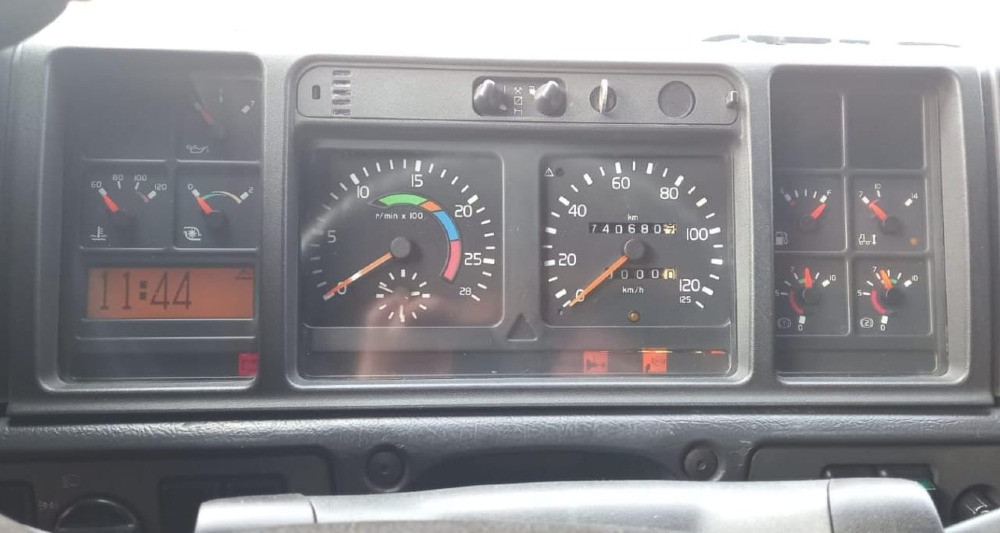 На Volvo FH12 2000г. куплю панель приборов (воздушные контура датчики мех). Вся Россия - изображение 1