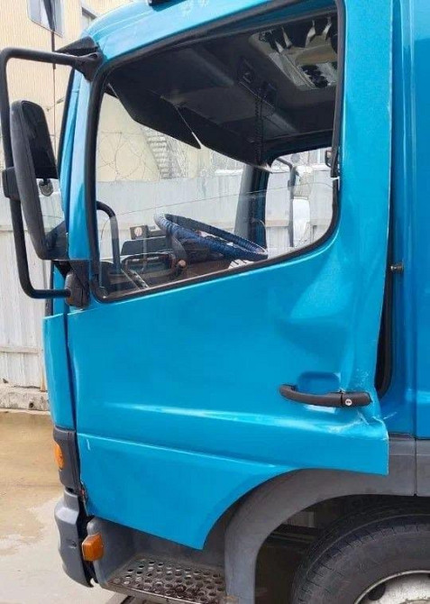 Нужна дверь водительская на МВ Аtego 2003г. Вся Россия - изображение 1