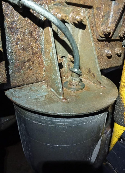 Нужны верхняя опора задних подушек (2 штуки) Volvo F12. Вся Россия - изображение 1