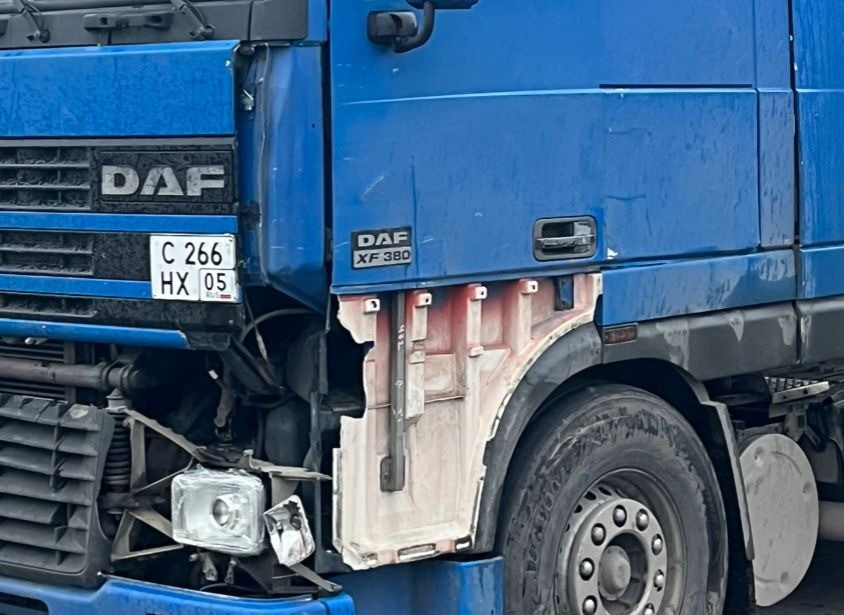 Куплю боковину и стойку на фару и поворотник на Даф 95 евро 2.  - photo 1