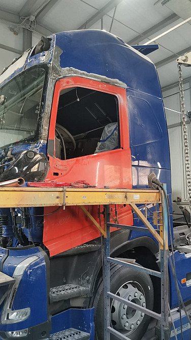 Нужна левая боковина кабины Volvo FH. Вся Россия - изображение 1