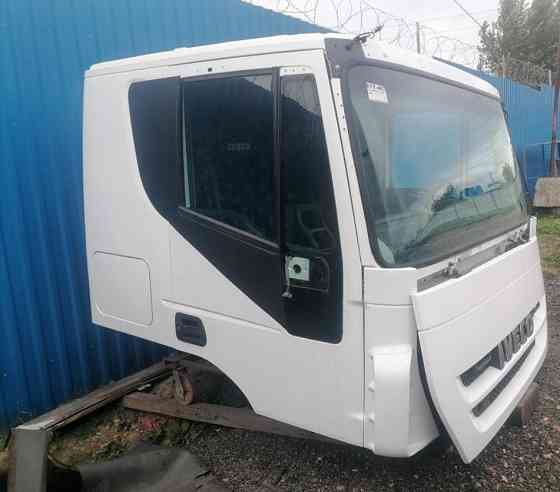 На Ивеко Трекер нужны двери в сборе (каркасы голые не устроят). 