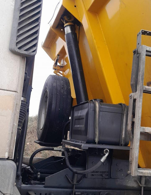 Ищу цилиндр подъема кузова Вольво 8х4 2012 год. Вся Россия - изображение 1