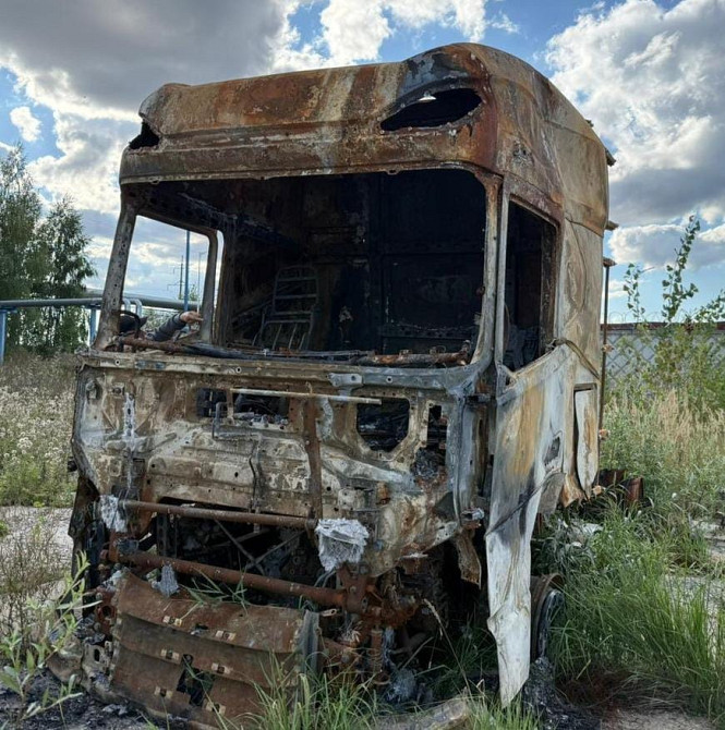 В наличии документы на Daf XG+ 2023 года 4х2, mx13 530 лс, красный цвет.  - photo 1