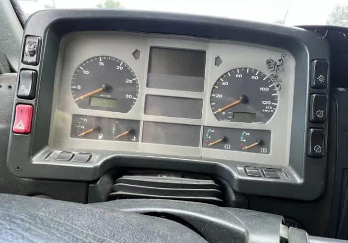 Ищу пластик панели приборов MAN TGA.  - photo 1