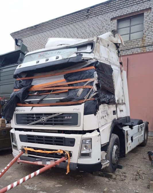 Нужна кабина высокая Вольво ФМ 9-12, коробка передач автомат. Первой комплектации.  - photo 1
