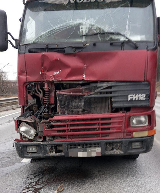 Нужны данные запчасти на Вольво FH12 (см. фото).  - photo 1