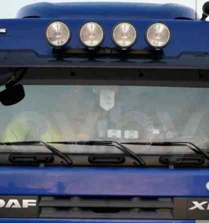 На Даф 105 средняя кабина нужен кронштейн-держатель фар (как на фото), только кронштейн! 