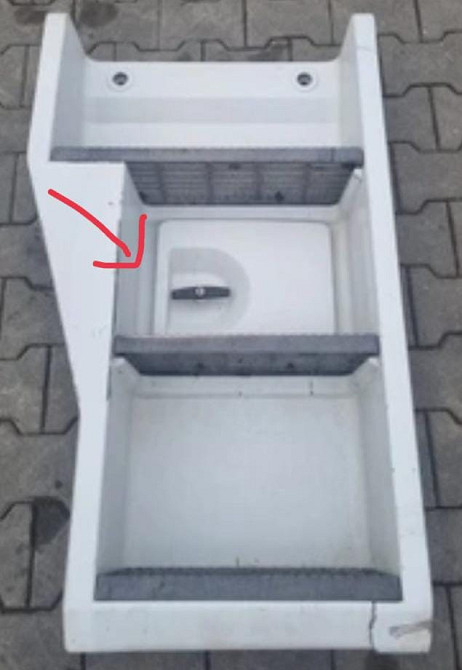 Ищу дверцу в подножку (или в сборе куплю) на Renault.  - photo 1