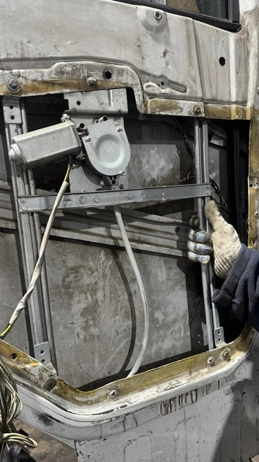 Ищу левый стеклоподъёмник Renault Premium 2003г. Вся Россия - изображение 1