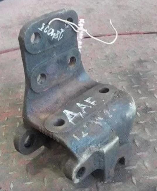 Ищу 1436457 кронштейн передней рессоры передний, левый. DAF 95XF евро2. Вся Россия - изображение 1