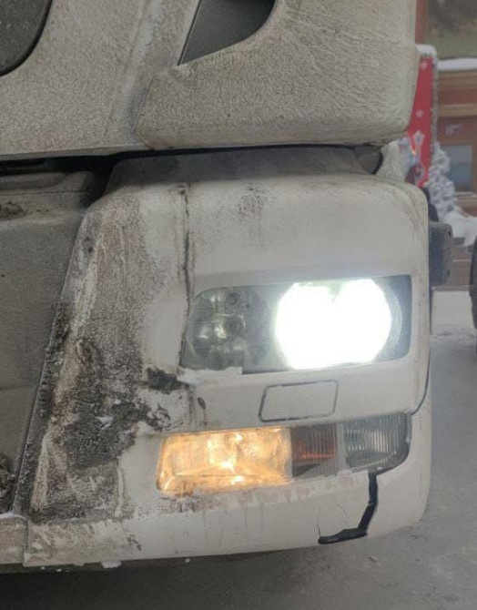 На MAN TGL 2018 года нужна такая накладка на левую фару. Вся Россия - изображение 1