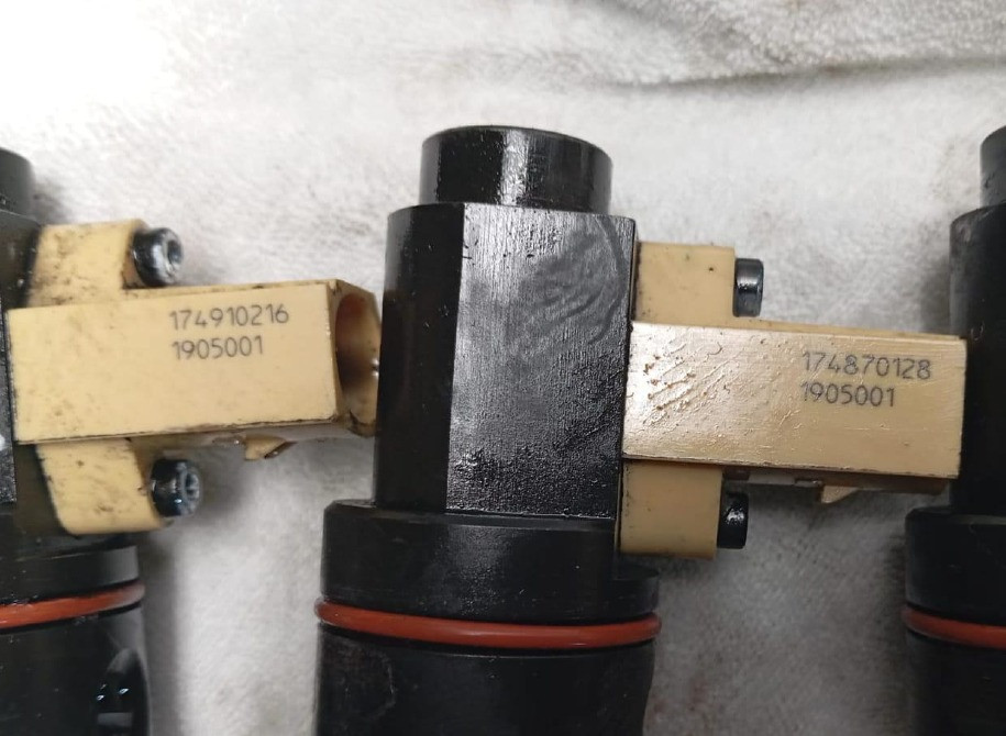 Ищу комплект форсунок на Даф 105, 1905001.  - photo 1