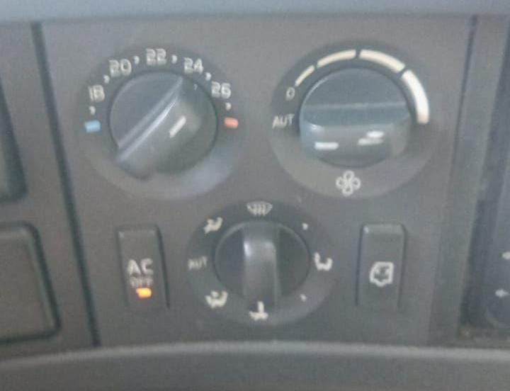 Ищем блок климата Volvo.  - photo 1