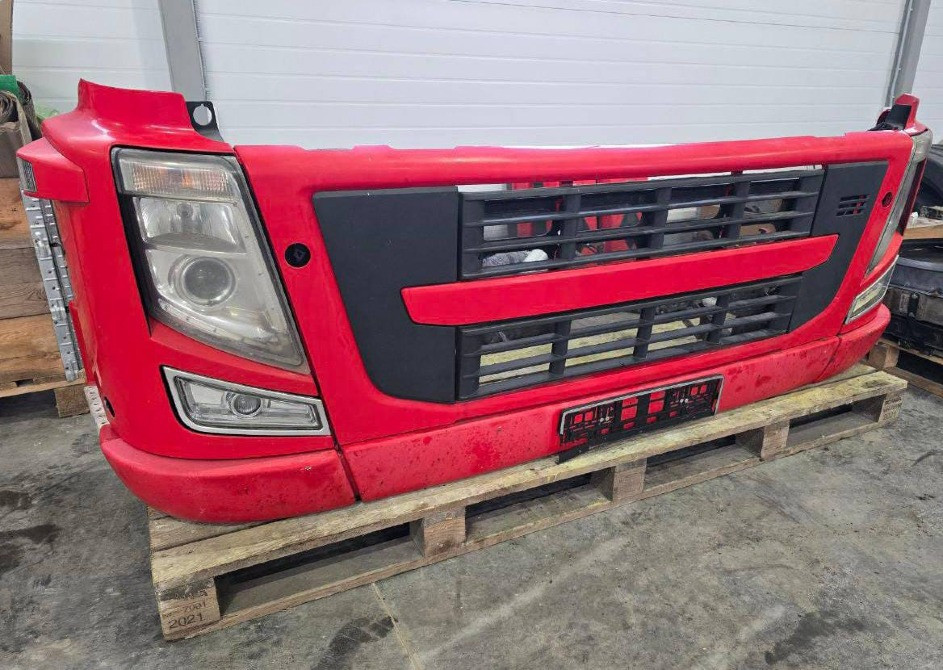 На Volvo FH13 2010 года - нужен НОУСКАТ в сборе (косоглазая, фары раздельные). Желательно в белом цв  - photo 1