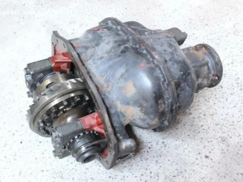 Ищем 0078913 редуктор проходной передаточное 1; 4,05 тип 1355 DAF 2011 года, под бортовые.  - photo 1