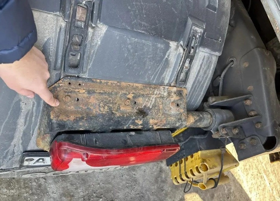 Ищем комплект (L + R) кронштейнов задних крыльев Scania 5 P. Вся Россия - изображение 1