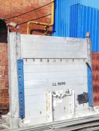 Нужна - передняя стенка на прицеп Шмитц тент. 