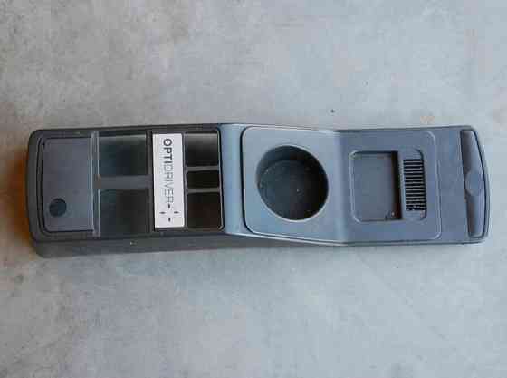 Ищу центральную консоль Renault Premium 5010605283. 