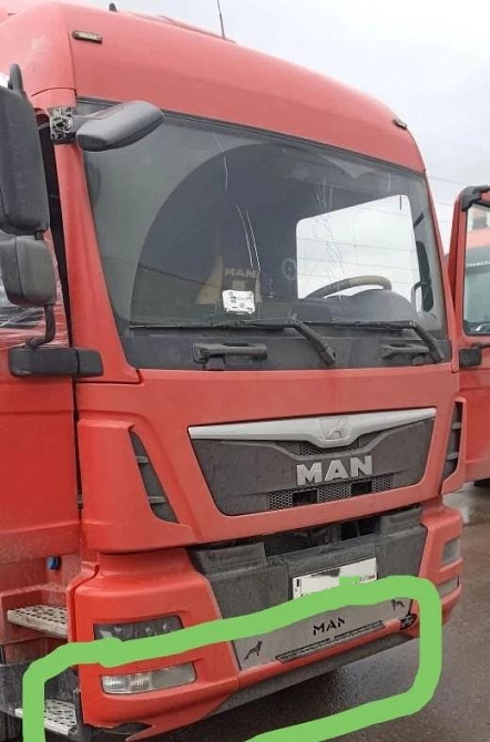 На MAN TGM нужны 81416106807 нижняя часть бампера (средняя часть), 81416105718 облицовка фары правая Вся Россия - изображение 1