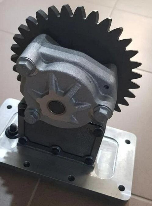 Ищу 1673777 VOLVO насос масляный.  - photo 1