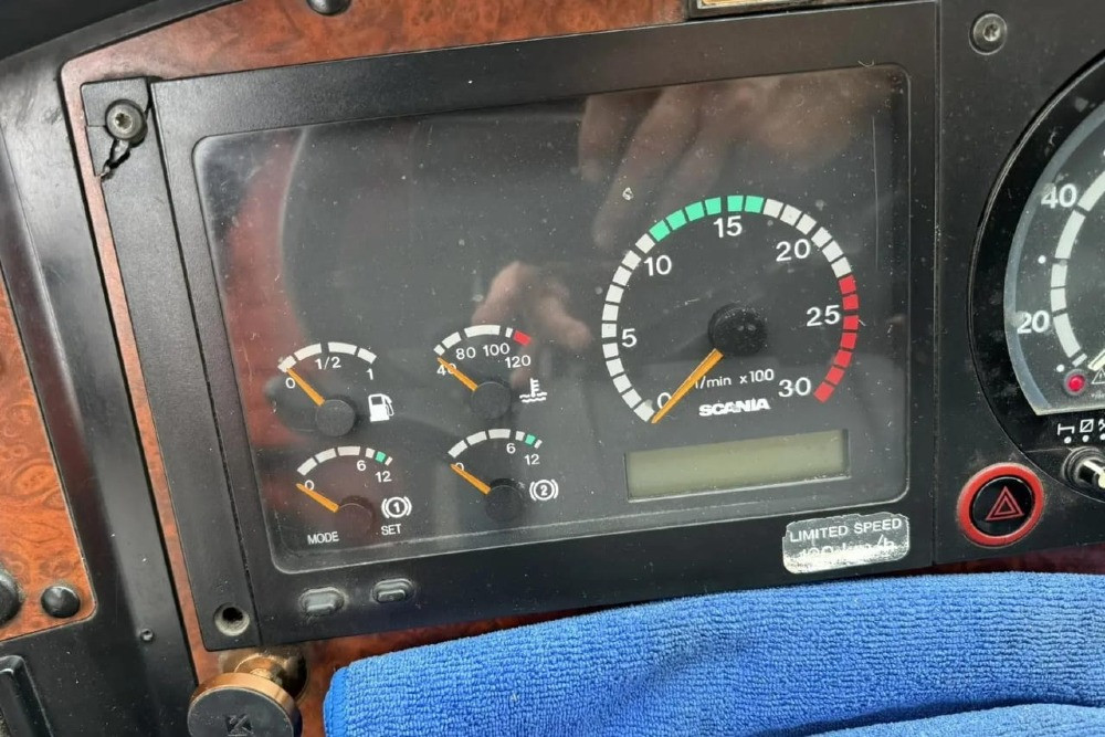 Ищу приборную панель Volvo FH.  - photo 1
