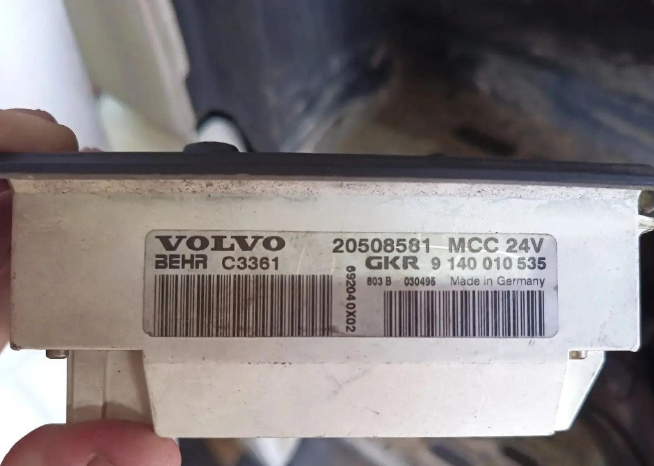 Ищу в МСК, блок управления отопителем 20508581 Volvo.  - photo 1