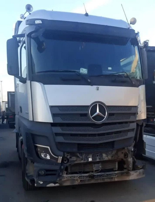 Ищу два ноуската на Мерседес МП4. Полностью в сборе с кронштейнами. Вся Россия - изображение 1