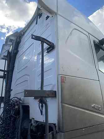 Нужны спойлера кабины на Volvo FH 2019 года (оба, без кронштейнов). 