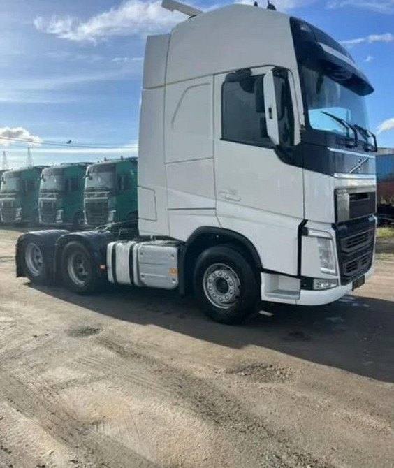 В наличии документы с ровной рамой Volvo FH4 500л.с., 6x2, цвет белый, задний ленивец. Вся Россия - изображение 1