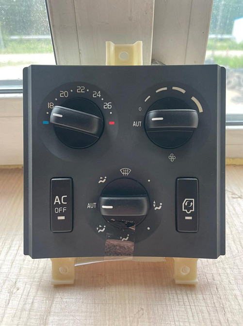 Ищу блок управления кондиционированием 21069338 VOLVO FH 2011г. (YV2JS02D4CA720288).  - photo 1