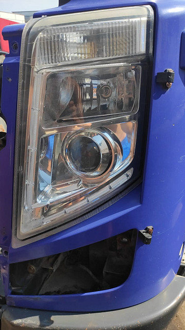 На Вольво ФМ13 2012 г.в. надо две фары комплект. Раздельные.  - photo 1