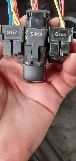 Ищу выключатели на Сканию 6 (S57 - 2092001; S195 - 2380430; S143 - 1733419/1421858).  - photo 1