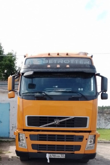 На VOLVO FH 2008 года нужен капот и правый угол кабины.  - photo 1