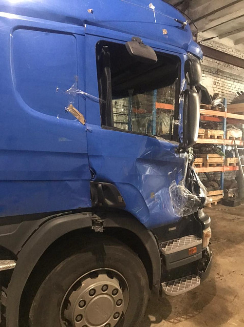 Нужна правая дверь всборе, проем дверной правый, капот, правая фара всборе с углом бампера, переднее  - photo 1