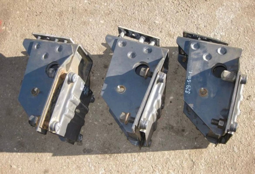 Ищу кронштейн запасного колеса SCANIA 5 серия.  - photo 1