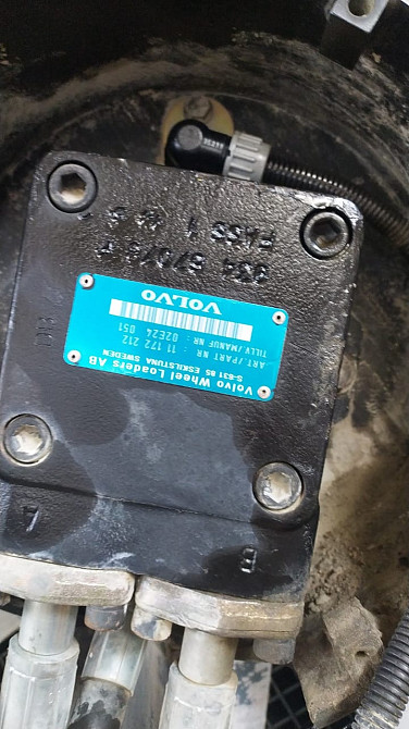 Нужен гидромотор (Hydraulic motor) 11172212 Volvo.  - photo 1