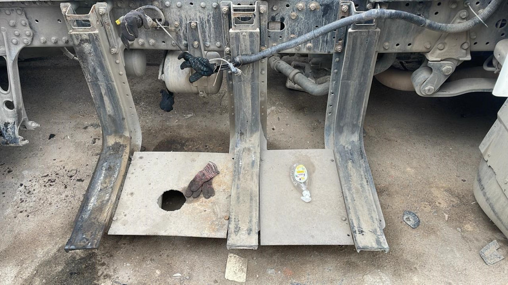 Куплю кронштейны бака ТГХ МАН.  - photo 1