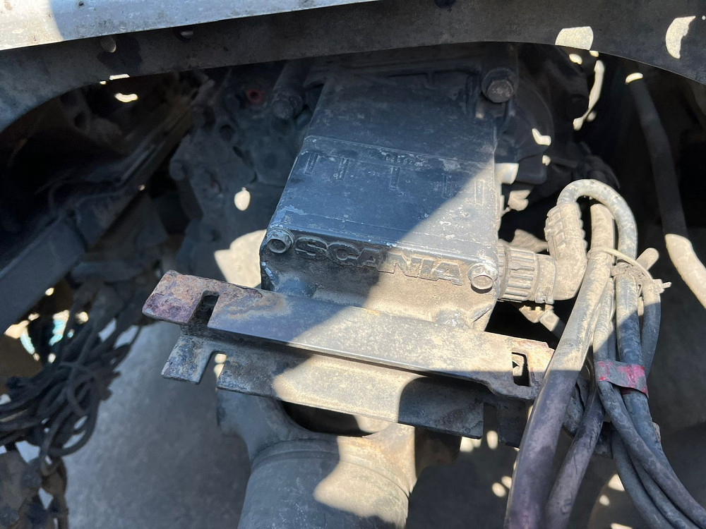 На Скания G400 2012г. нужен блок с клапанами, который крепится на коробке.  - photo 1